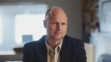 S1 E2 - The Man Behind The Curtain