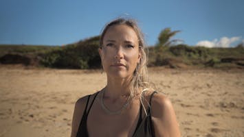 S1 E1 - Queen Bee